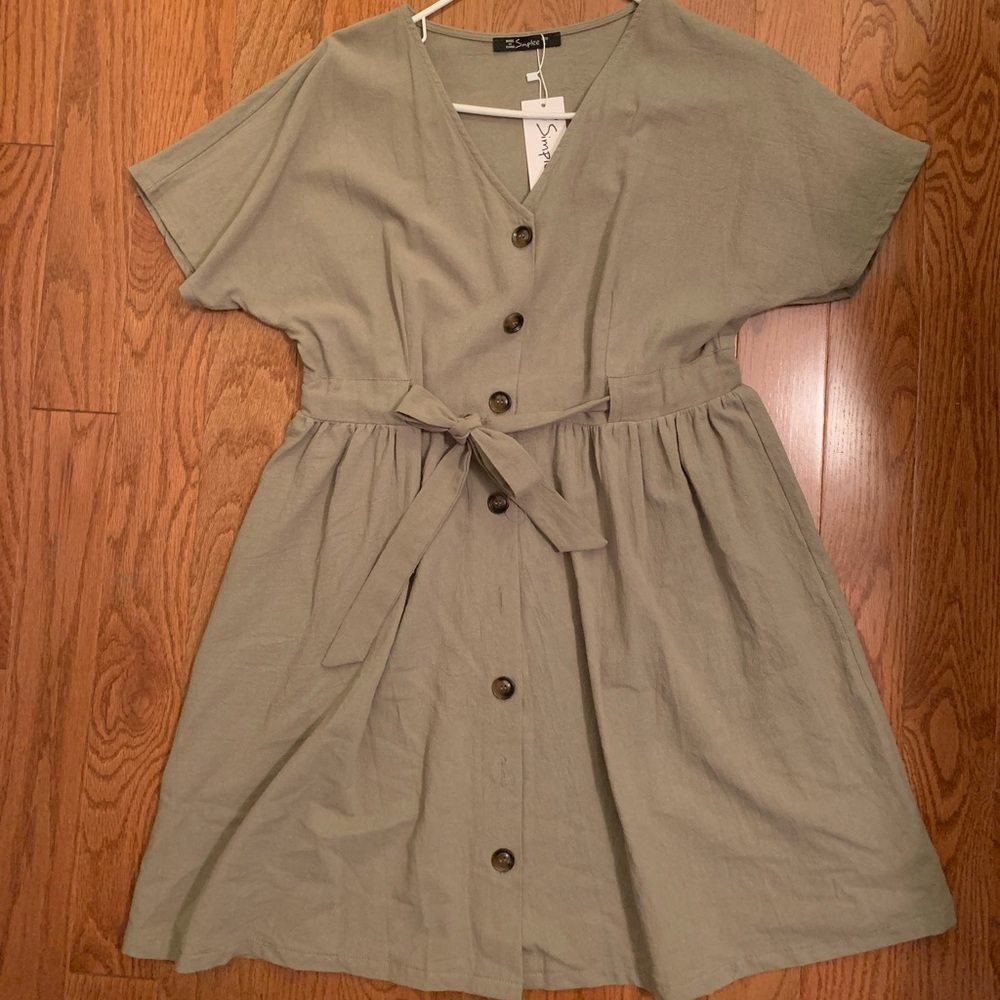 Adorable button down short sleeve dress with tie around waist